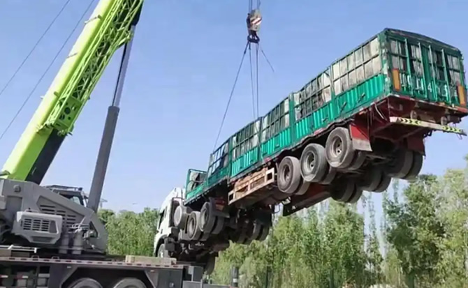 平桂区道路脱困救援案例